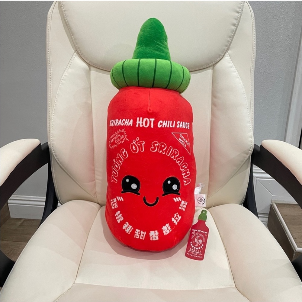 NEW Mad Engine Huy Fong Sriracha Hot Chili Sauce Plush Pillow Red Bottle Kawaii